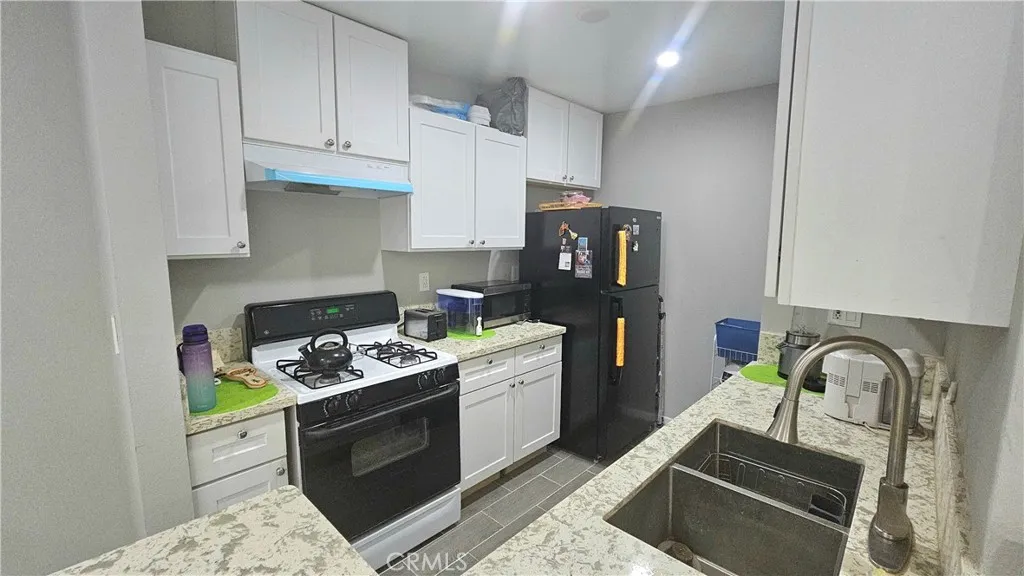 17900 Sherman Way 226, Reseda, California 91335 home-pic-15