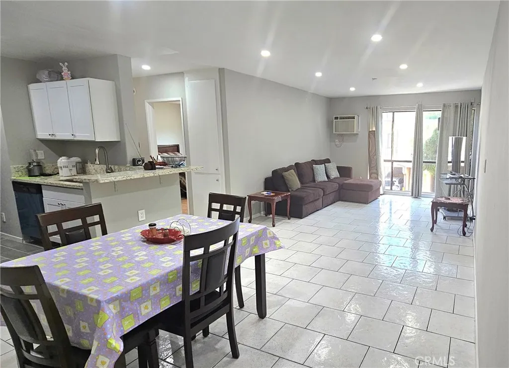 17900 Sherman Way 226, Reseda, California 91335 home-pic-0