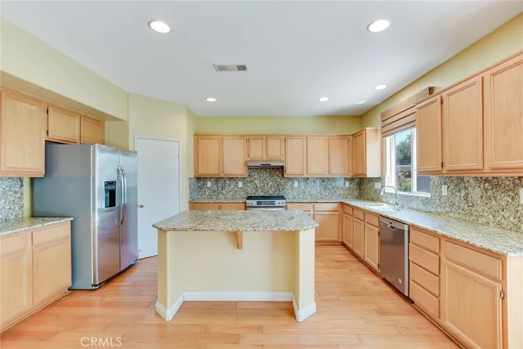 12139 Serra Avenue, Chino, California 91710 home-pic-9