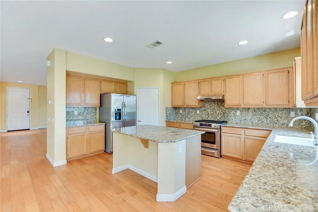 12139 Serra Avenue, Chino, California 91710 home-pic-10