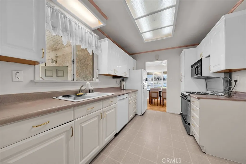 5514 Bellflower Blvd, Lakewood, California 90713 home-pic-12
