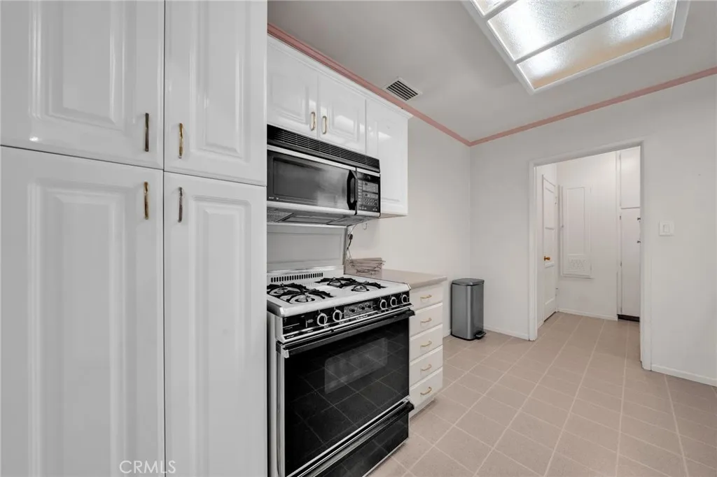 5514 Bellflower Blvd, Lakewood, California 90713 home-pic-15