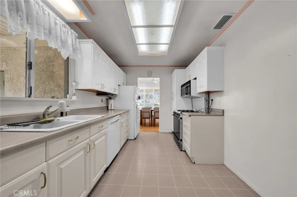 5514 Bellflower Blvd, Lakewood, California 90713 home-pic-18