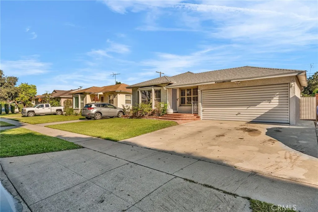5514 Bellflower Blvd, Lakewood, California 90713 home-pic-1
