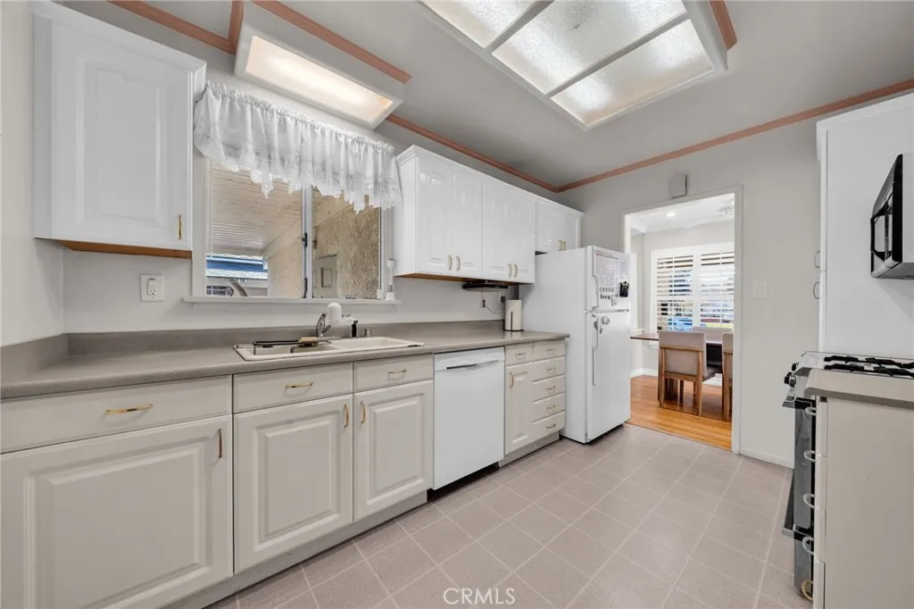 5514 Bellflower Blvd, Lakewood, California 90713 home-pic-16