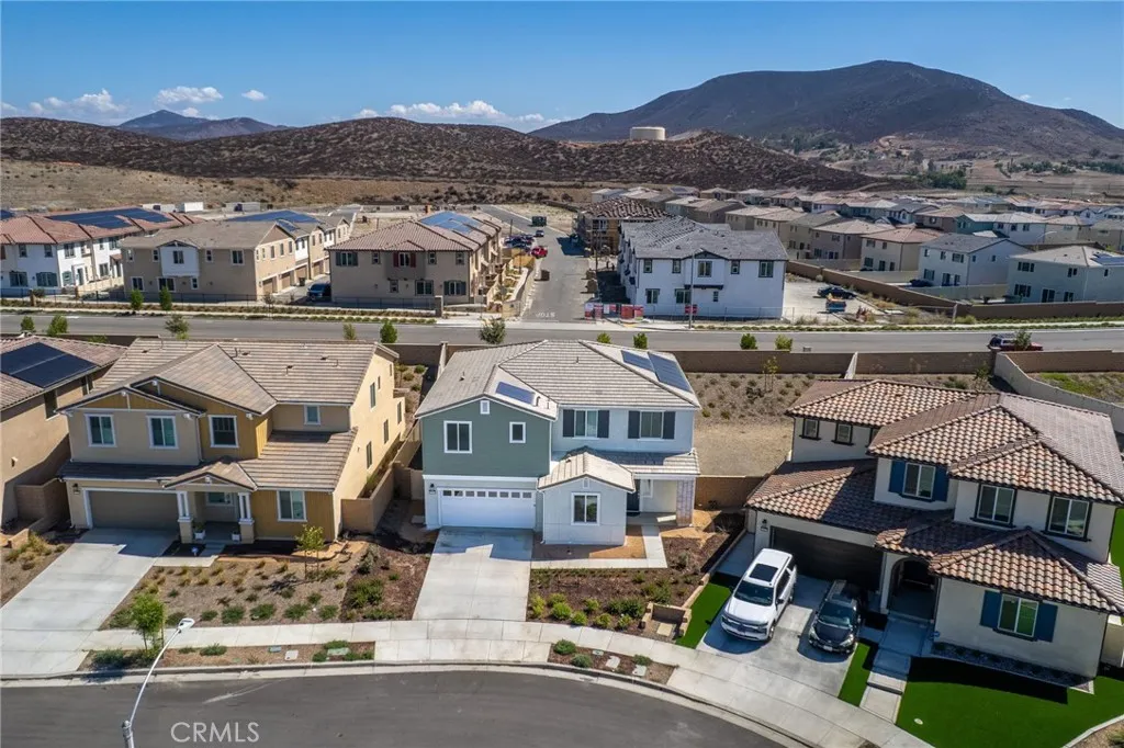 34316 Chartreuse Avenue, Winchester, California 92596 home-pic-4