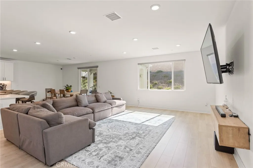34316 Chartreuse Avenue, Winchester, California 92596 home-pic-7