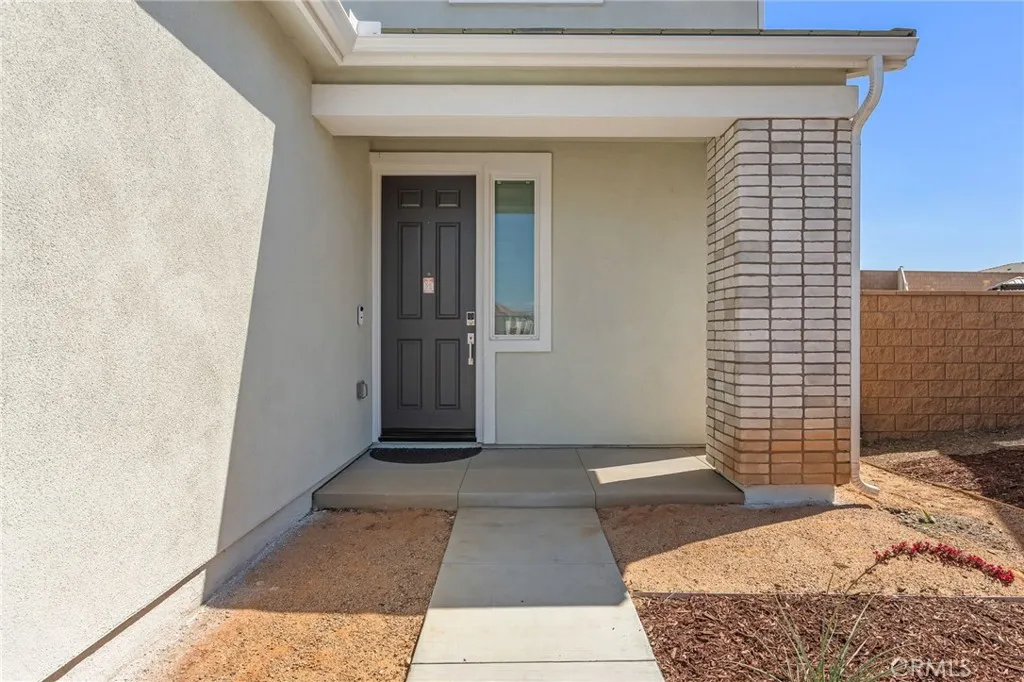 34316 Chartreuse Avenue, Winchester, California 92596 home-pic-3