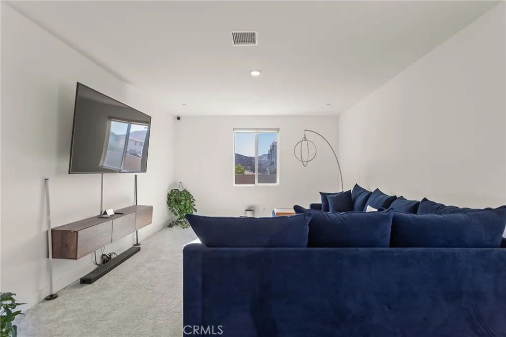 34316 Chartreuse Avenue, Winchester, California 92596 home-pic-19