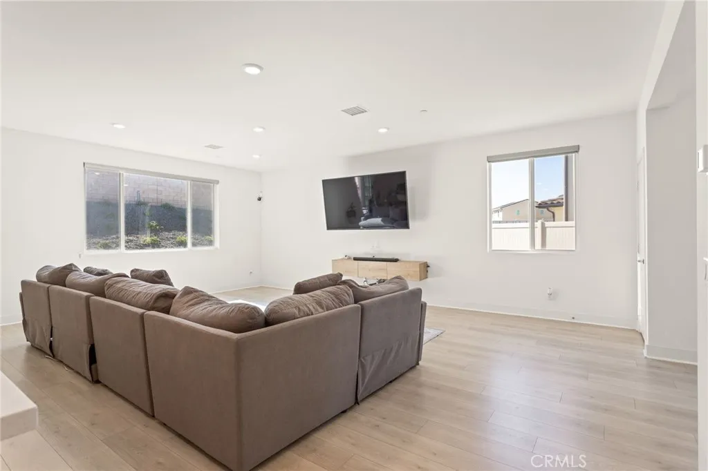34316 Chartreuse Avenue, Winchester, California 92596 home-pic-8