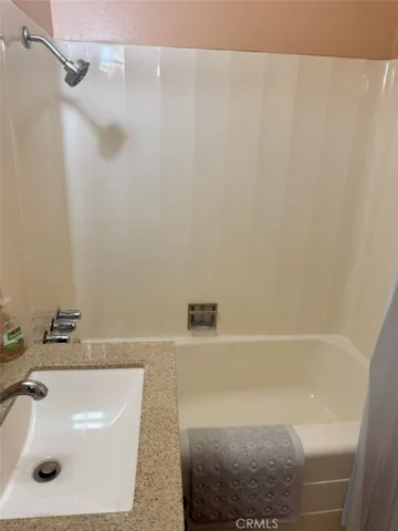  Bath 1 shower