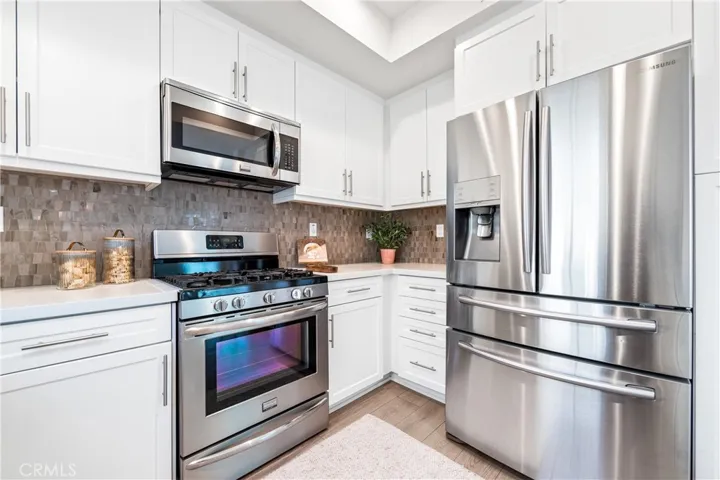 Kitchen / Dining Area