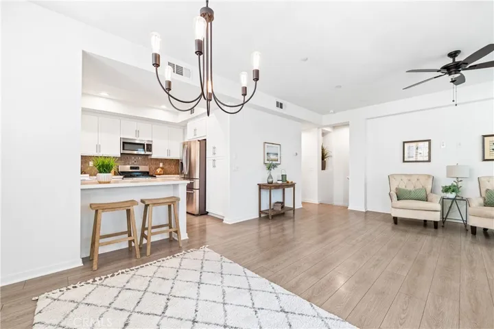 Kitchen / Dining Area