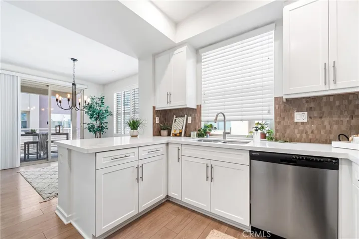 Kitchen / Dining Area
