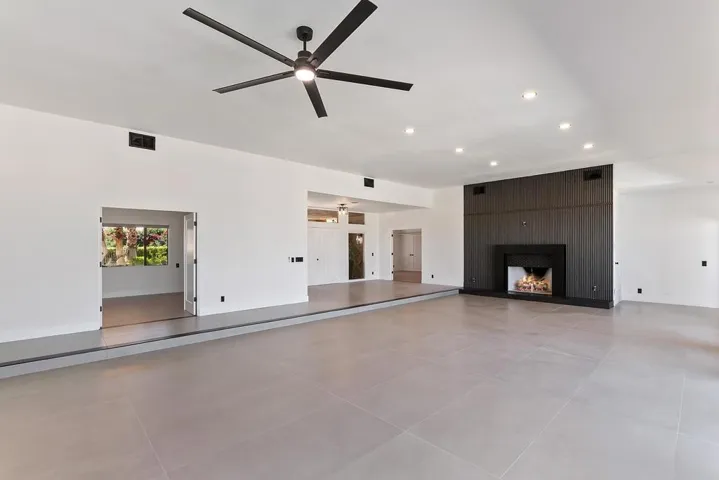 017_Living Room