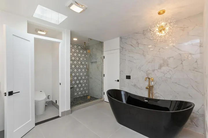 030_Primary Bathroom