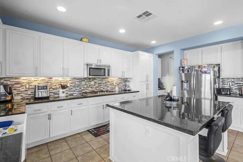 11863 Garret Lane, Victorville, California 92392 home-pic-12