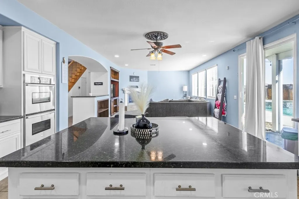 11863 Garret Lane, Victorville, California 92392 home-pic-11