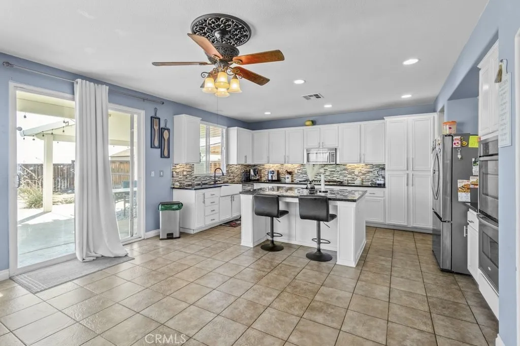 11863 Garret Lane, Victorville, California 92392 home-pic-15