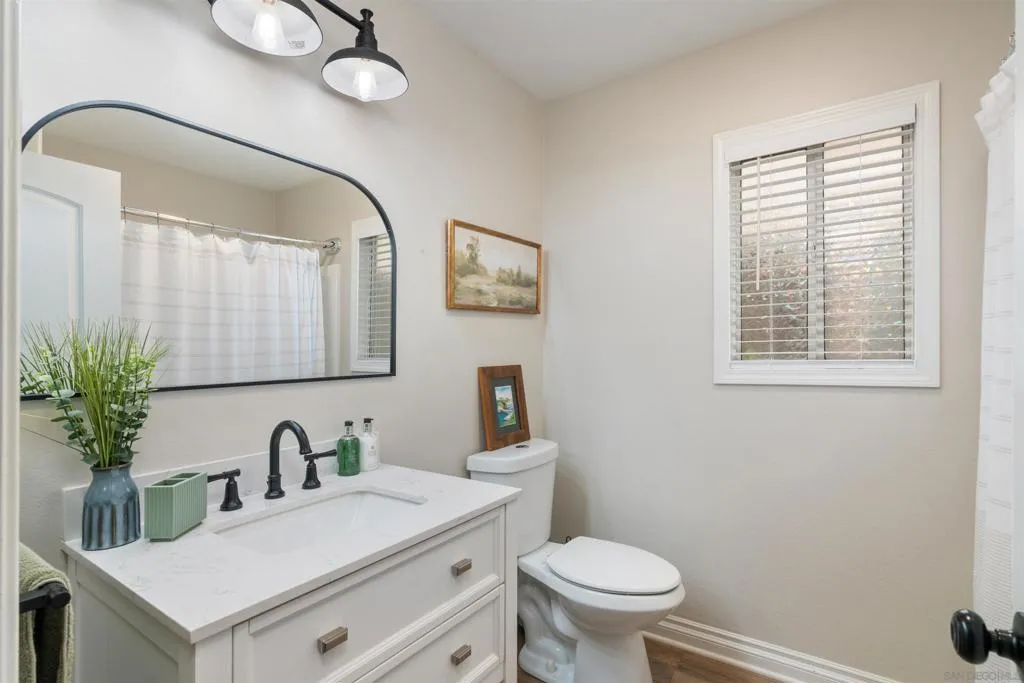 31867 Crecy Dr, Winchester, California 92596 home-pic-10