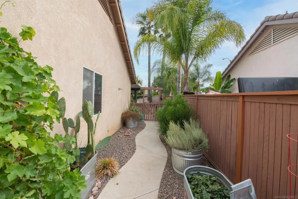 31867 Crecy Dr, Winchester, California 92596 home-pic-22