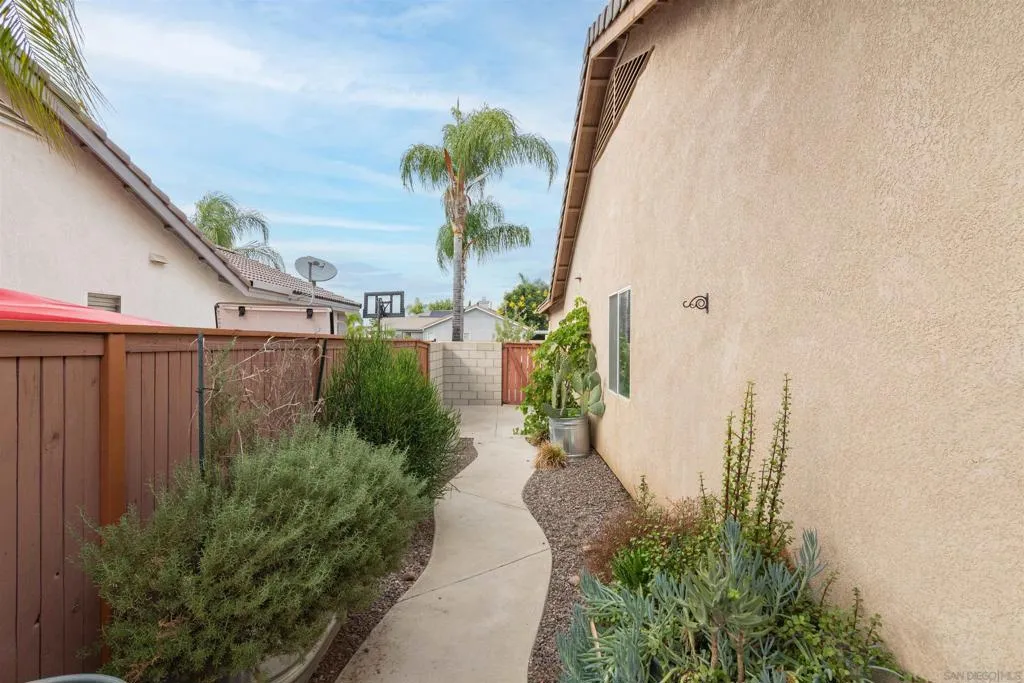 31867 Crecy Dr, Winchester, California 92596 home-pic-23