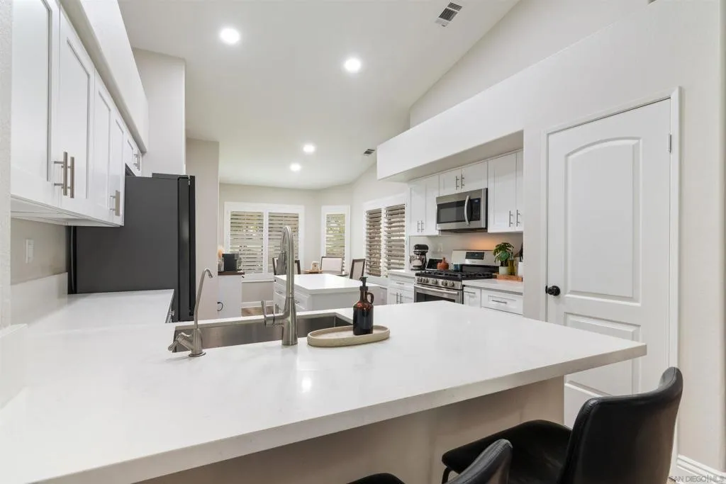 31867 Crecy Dr, Winchester, California 92596 home-pic-8