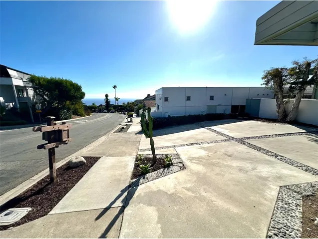 Double entry driveway