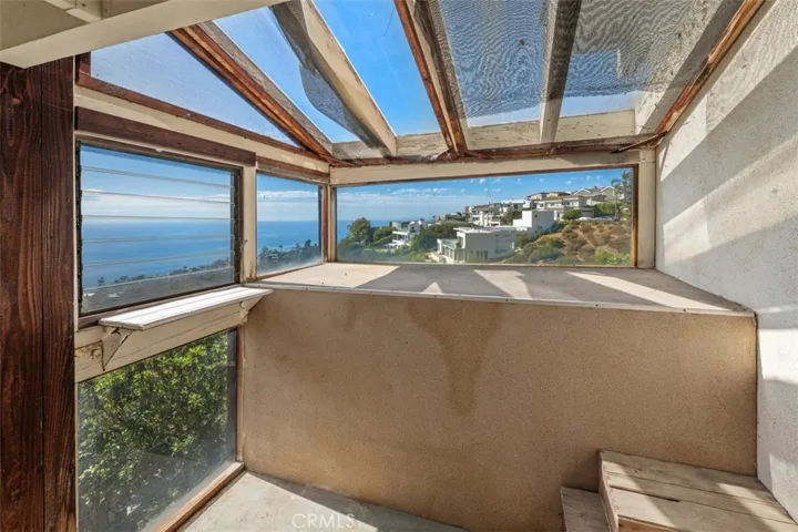 Greenhouse views to ocean
