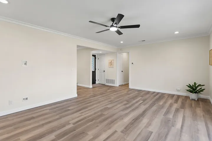 Recessed lighting & crown moldings
