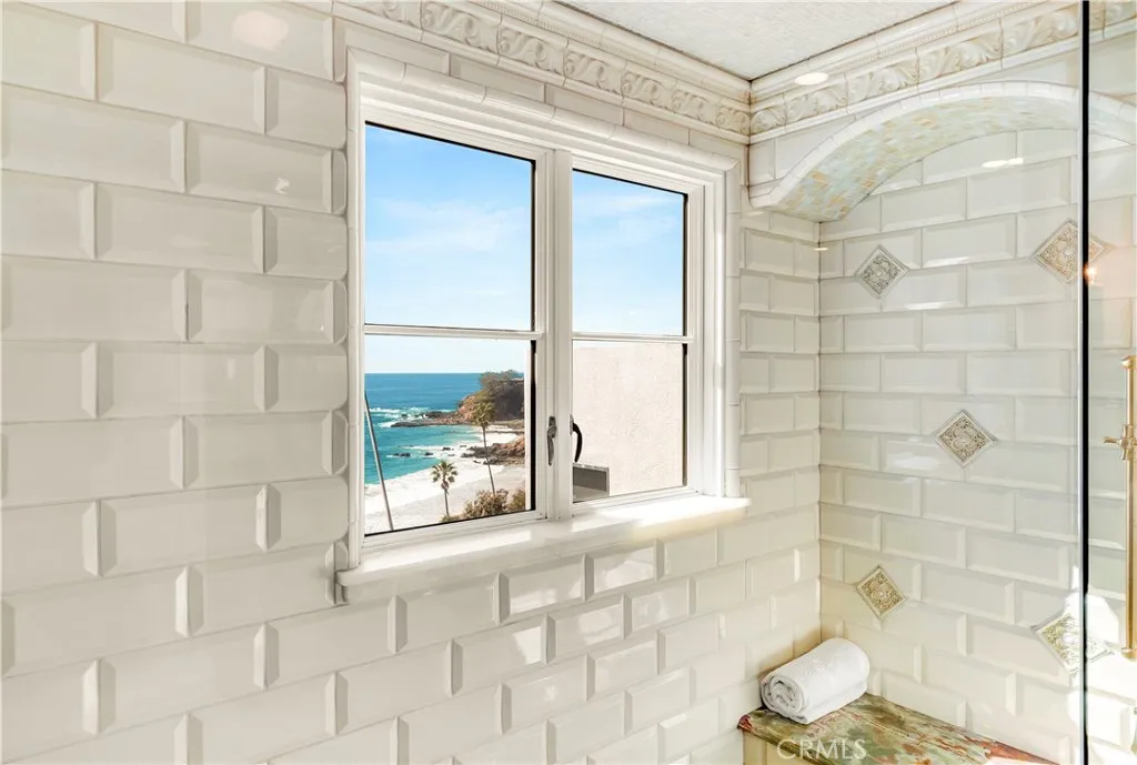 145 Emerald Bay, Laguna Beach, California 92651 home-pic-37