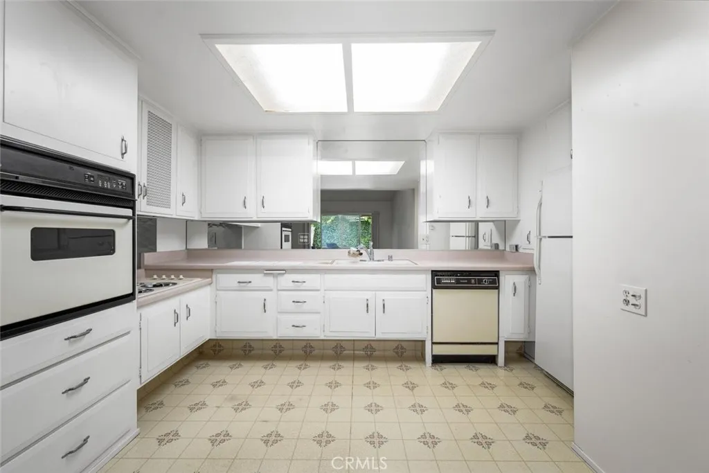 13361 El Dorado Drive 201f, Seal Beach, California 90740 home-pic-13