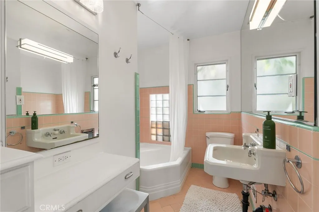 2240 N New Hampshire Avenue, Los Feliz, California 90027 home-pic-25