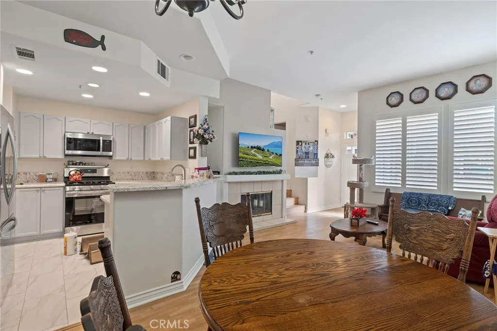 2912 Claremore Lane, Los Alamitos, California 90720 home-pic-11