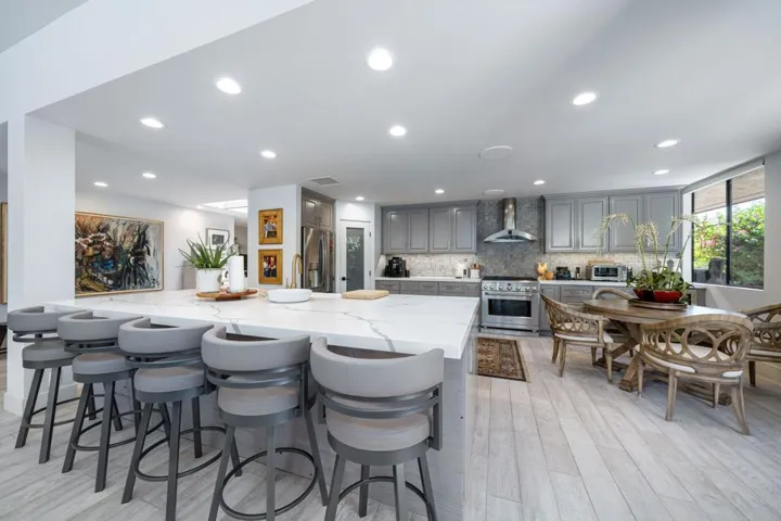 Kitchen & Breakfast Nook