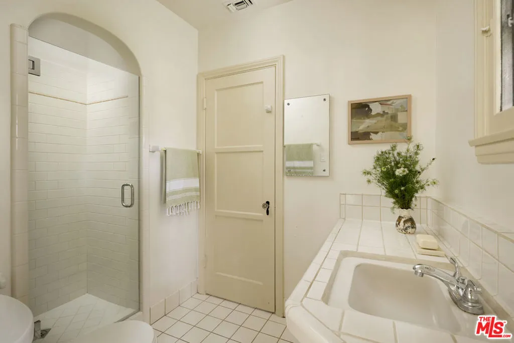 2035 Monte Vista Street, Pasadena, California 91107 home-pic-16