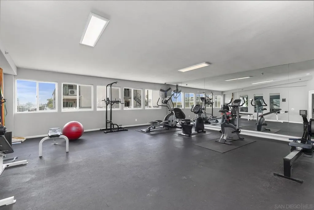 1021 Scott St 225, San Diego, California 92106 home-pic-33