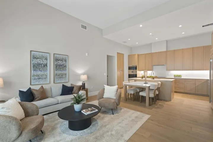 389 1st Street 14, Los Altos, California 94022