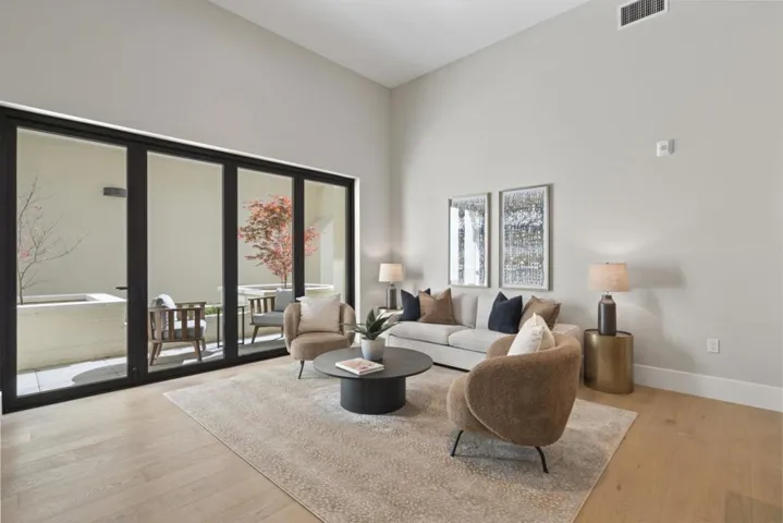 389 1st Street 14, Los Altos, California 94022