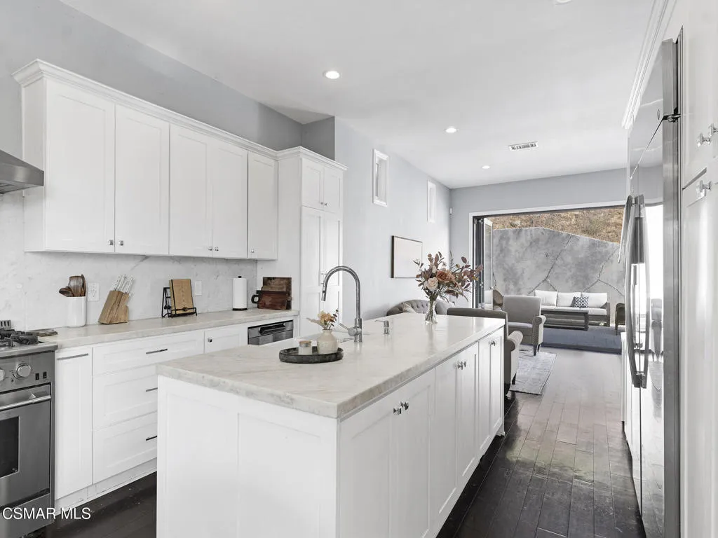 391 Grandview Circle, Camarillo, California 93010 home-pic-11