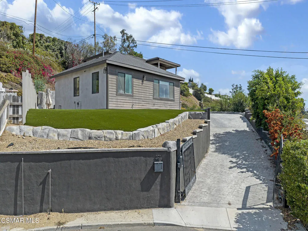 391 Grandview Circle, Camarillo, California 93010 home-pic-1