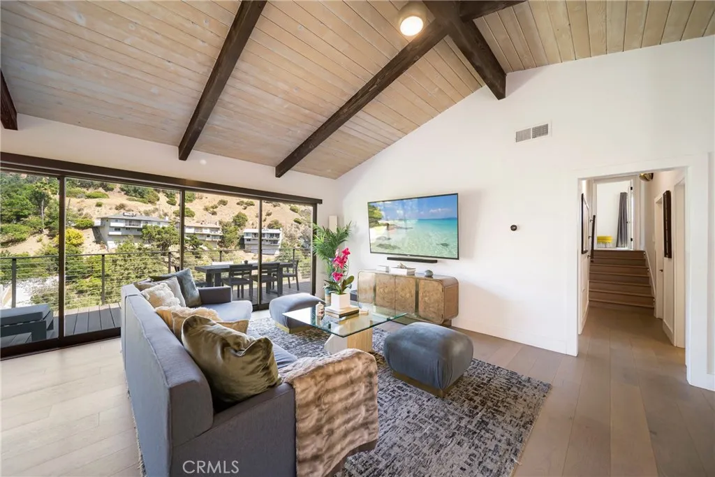 2522 Zorada Drive, Los Angeles, California 90046 home-pic-9