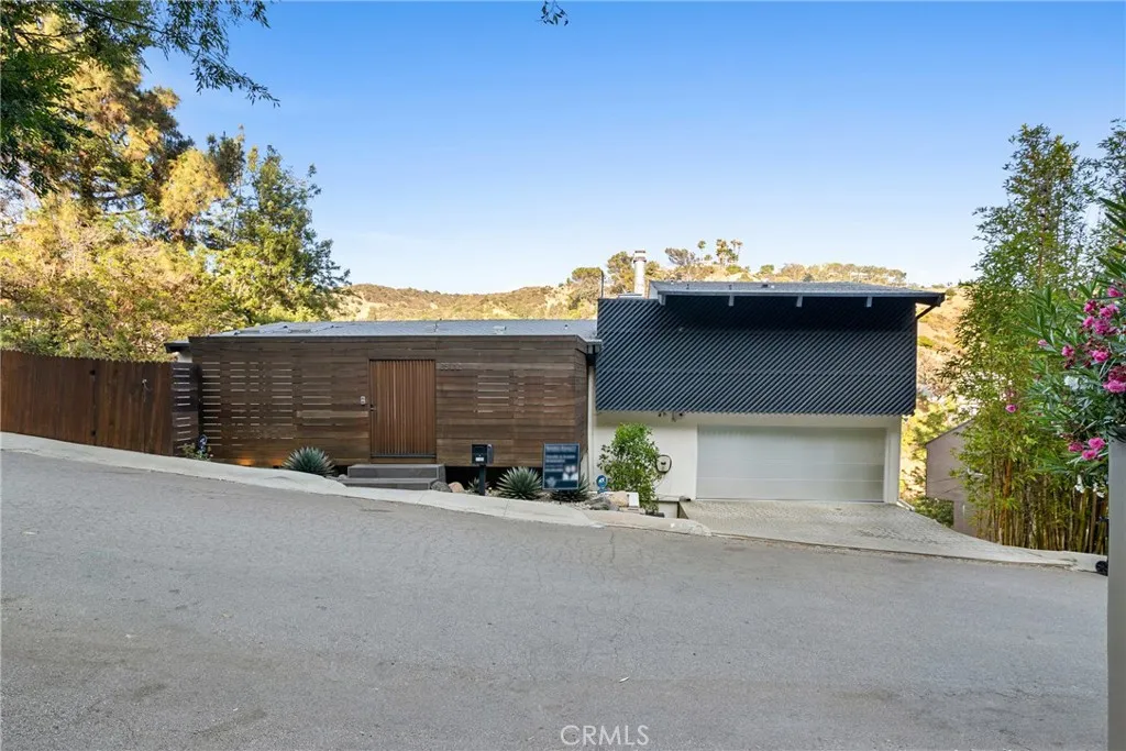 2522 Zorada Drive, Los Angeles, California 90046 home-pic-2
