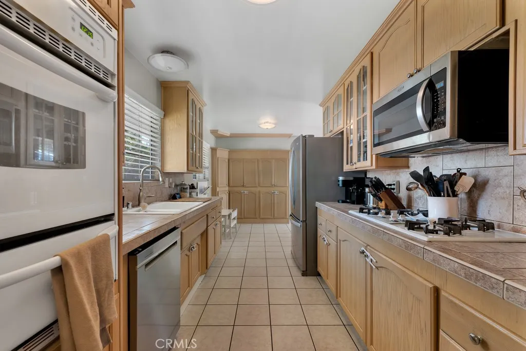 1322 E Avenida De Los Arboles, Thousand Oaks, California 91360 home-pic-4