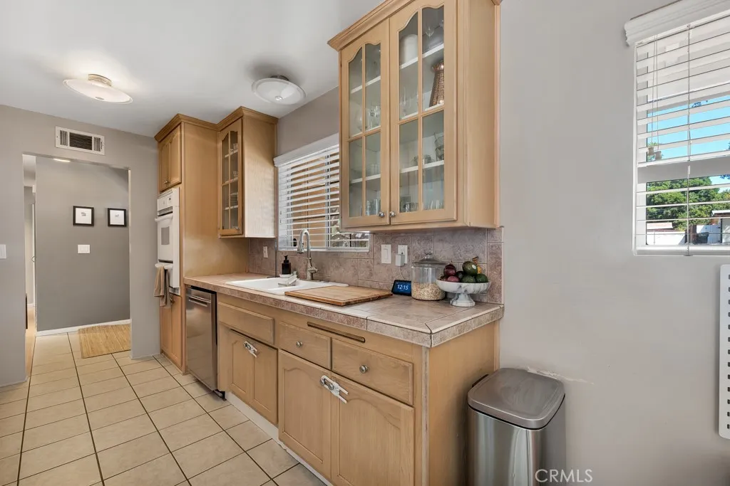 1322 E Avenida De Los Arboles, Thousand Oaks, California 91360 home-pic-6