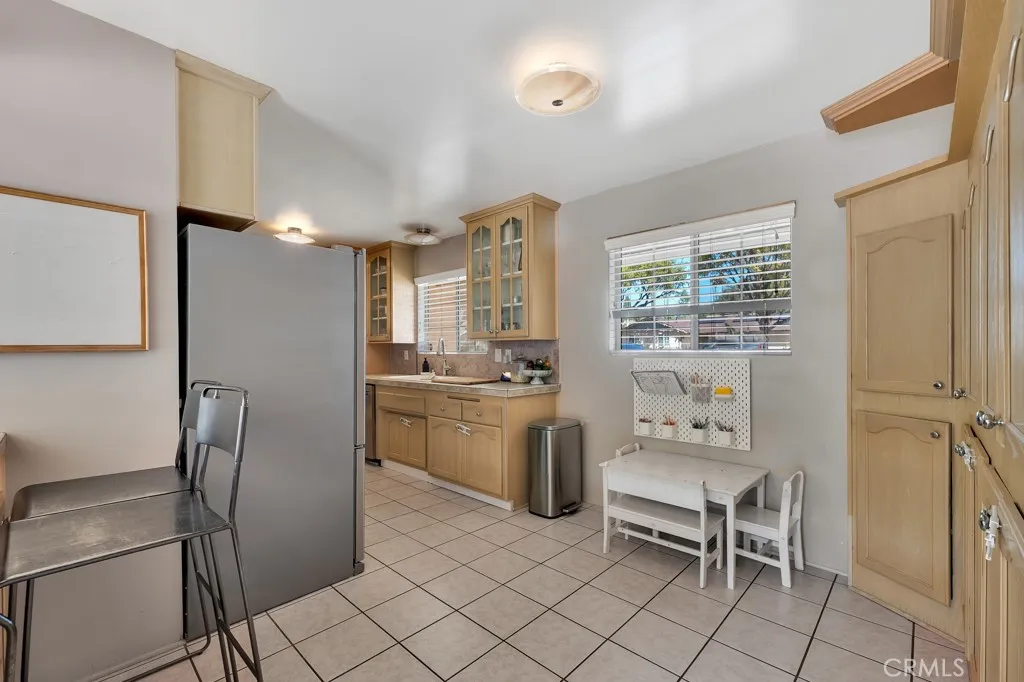 1322 E Avenida De Los Arboles, Thousand Oaks, California 91360 home-pic-8