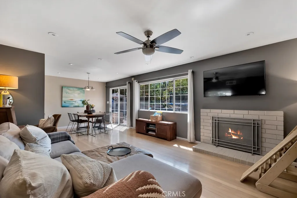 1322 E Avenida De Los Arboles, Thousand Oaks, California 91360 home-pic-13