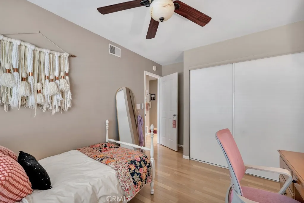 1322 E Avenida De Los Arboles, Thousand Oaks, California 91360 home-pic-22