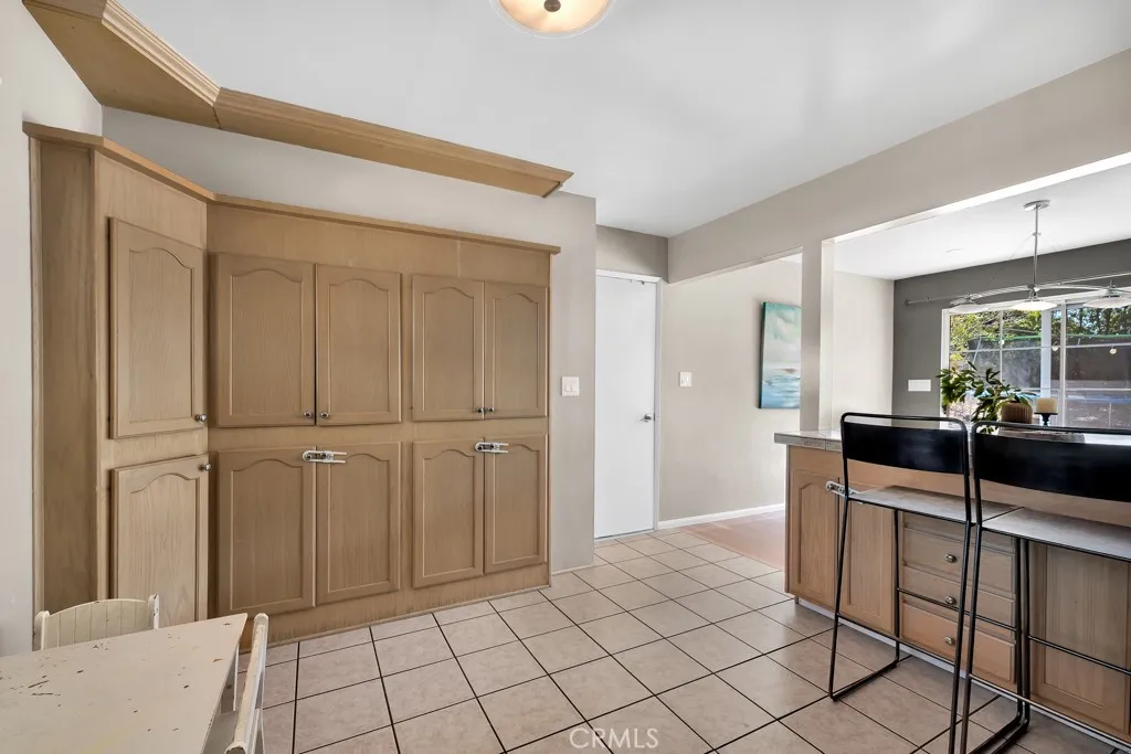 1322 E Avenida De Los Arboles, Thousand Oaks, California 91360 home-pic-7