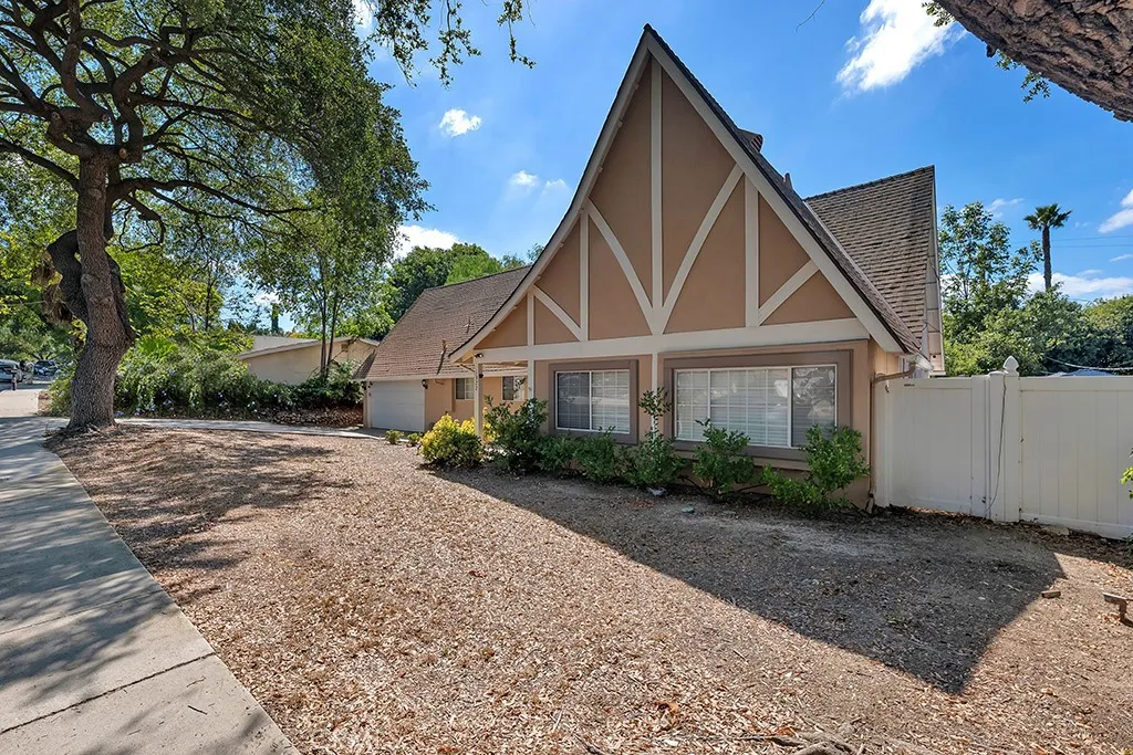 1322 E Avenida De Los Arboles, Thousand Oaks, California 91360 home-pic-2